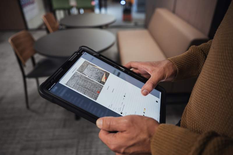 Cartographie numérique des dalles de moquette sur tablette Orak
