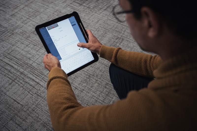Saisie numérique du diagnostic de moquette sur tablette