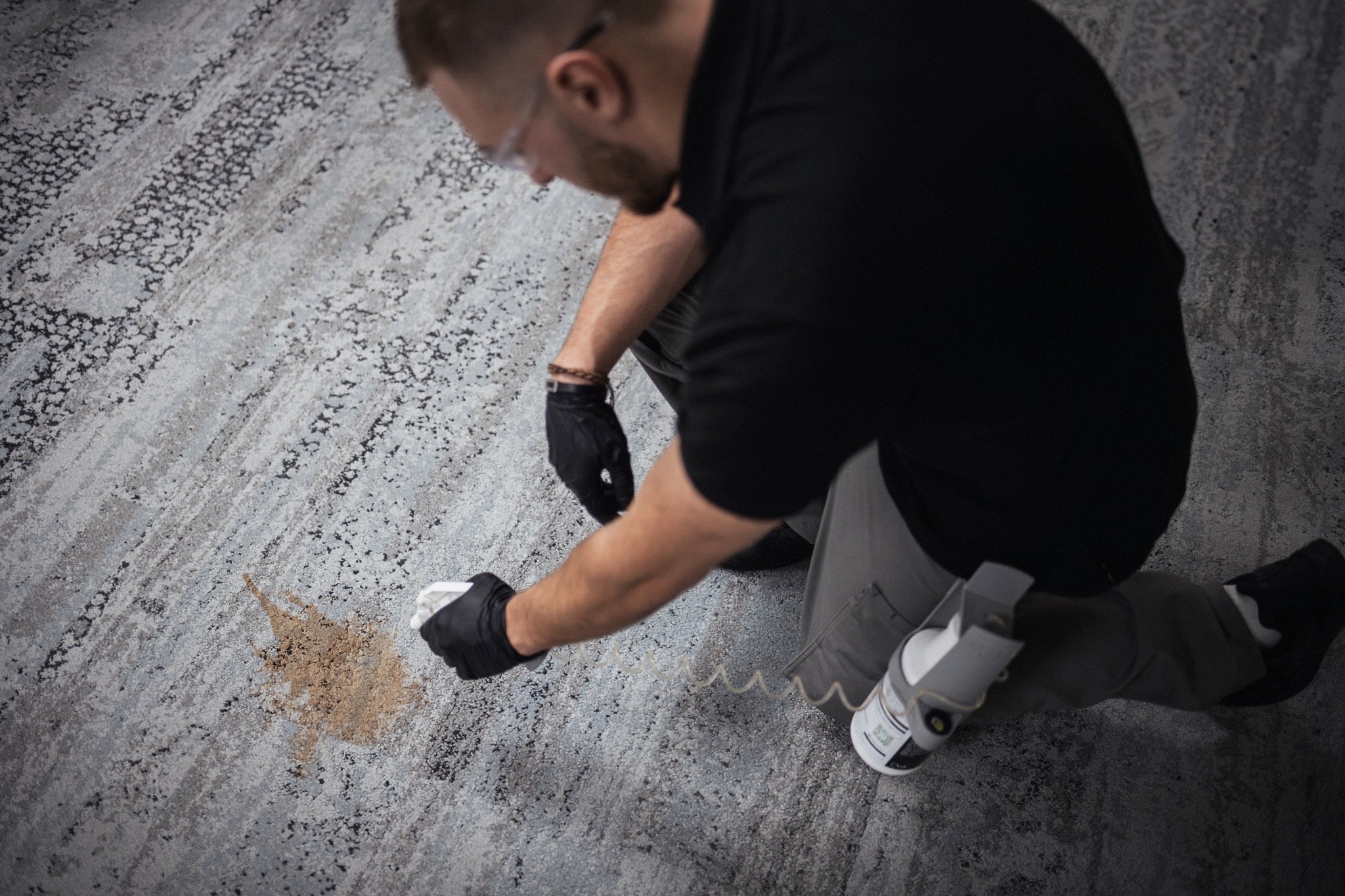 Détachage professionnel ciblé sur moquette
